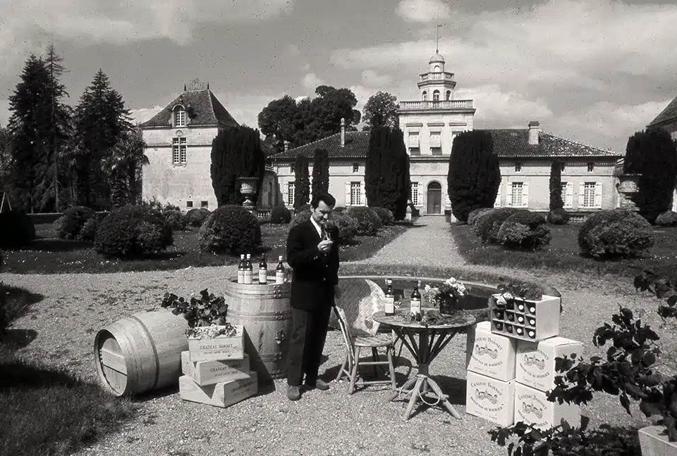 André Lurton faisant la promotion des vins de Château Bonnet en 1974